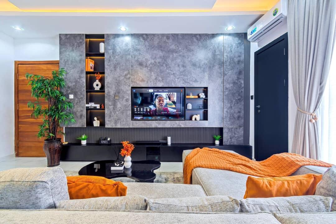 Experience maximum comfort in our modern 1/2 bedroom city view apartment with a PS5, swimming pool, gym and 2 spacious balconies