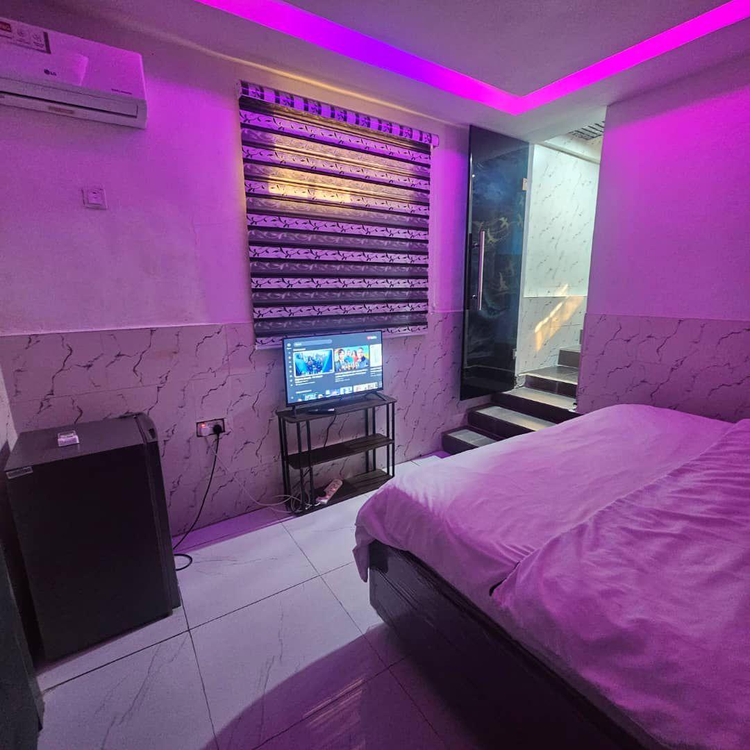 Studio apartment with pool in ikeja photo 4