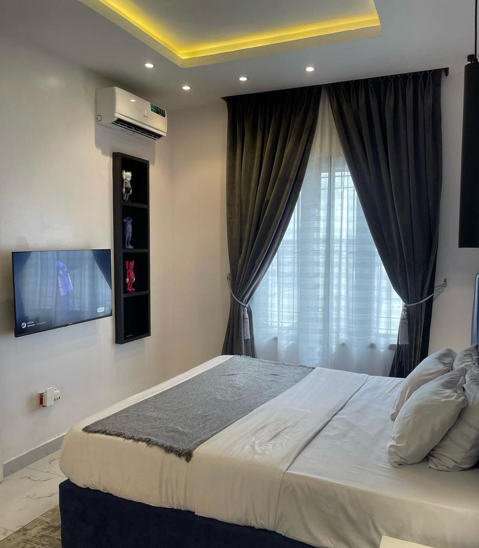 Live luxuriously 2 bedroom Apartment Lekki Phase 1
photo 5