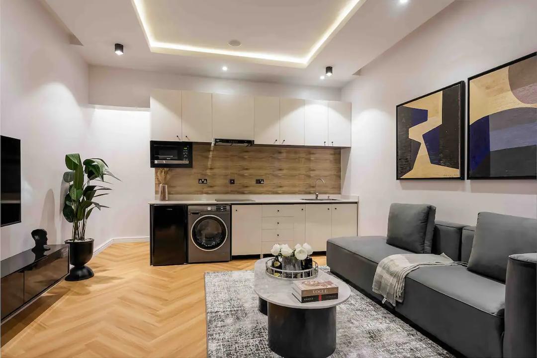 Live luxuriously 2 bedroom Apartment Lekki Phase 1
photo 2