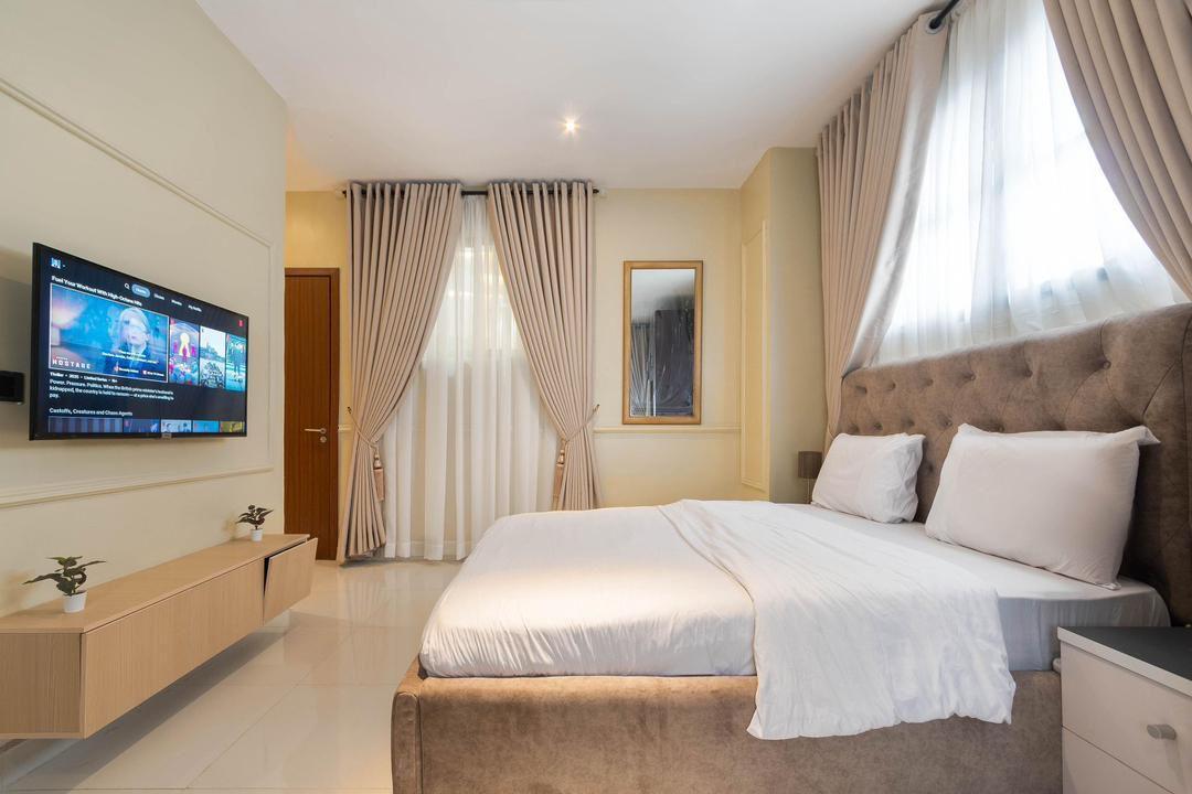 The cheapest 2bedroom apartment with ps5 & Snooker board beside Lekki conservation centre 📍