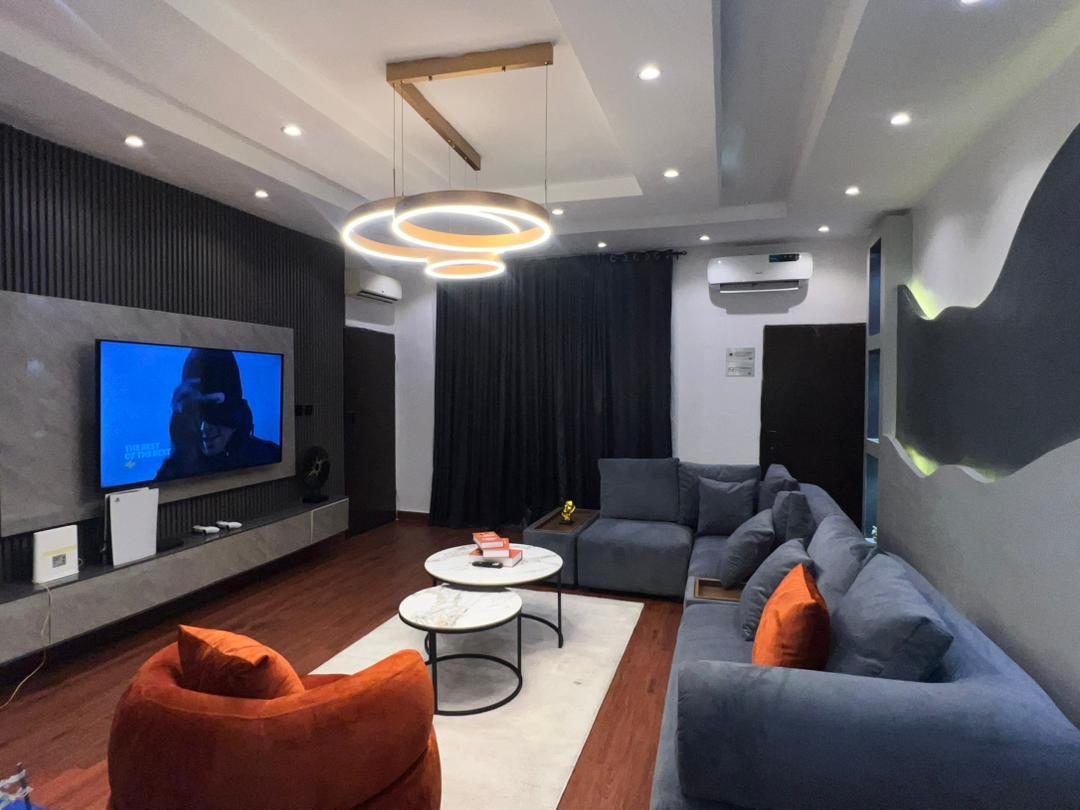 3 bedroom apartment with top notch amenities available for short/long stay.
photo 2
