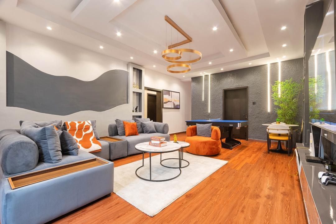 3 bedroom apartment with top notch amenities available for short/long stay.
photo 5