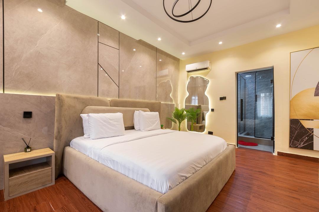 3 bedroom apartment with top notch amenities available for short/long stay.
photo 4