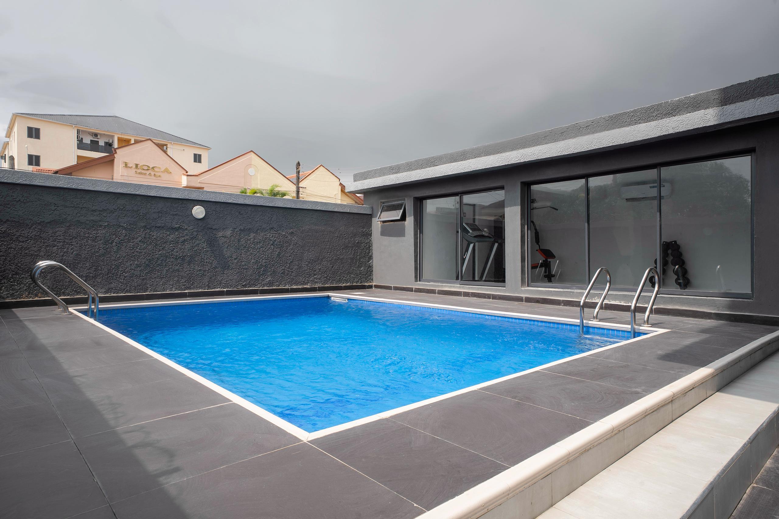 Luxury 2 bedroom apartment with all round balconies, pool and gym