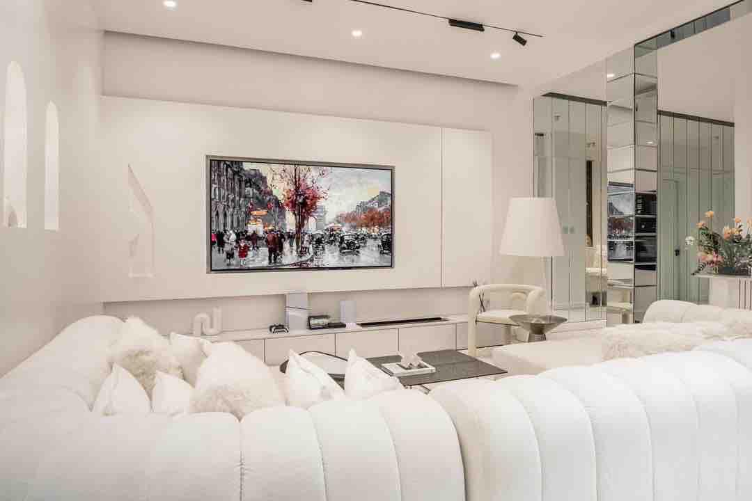 ALL WHITE 2 BED SMART HOME APARTMENT photo 5