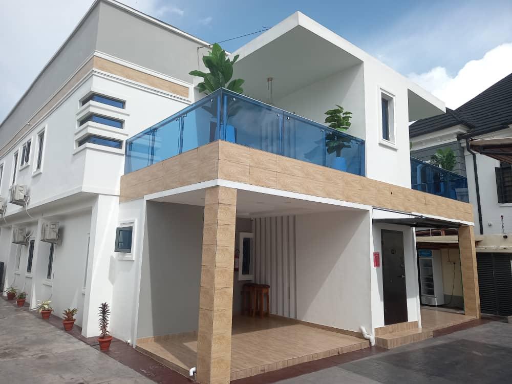 Highfive Apartment